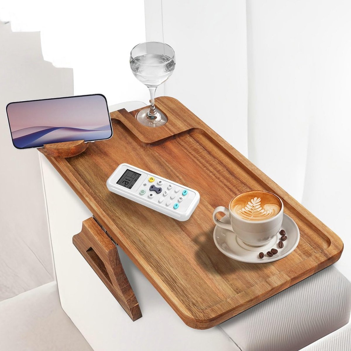 Sofa Arm Tray van Acaciahout met Houder voor Wijnglas, Vouwbare Armleuningtafel met 360° Draaibare Telefoonhouder, Ideaal voor Snacks en Afstandsbediening