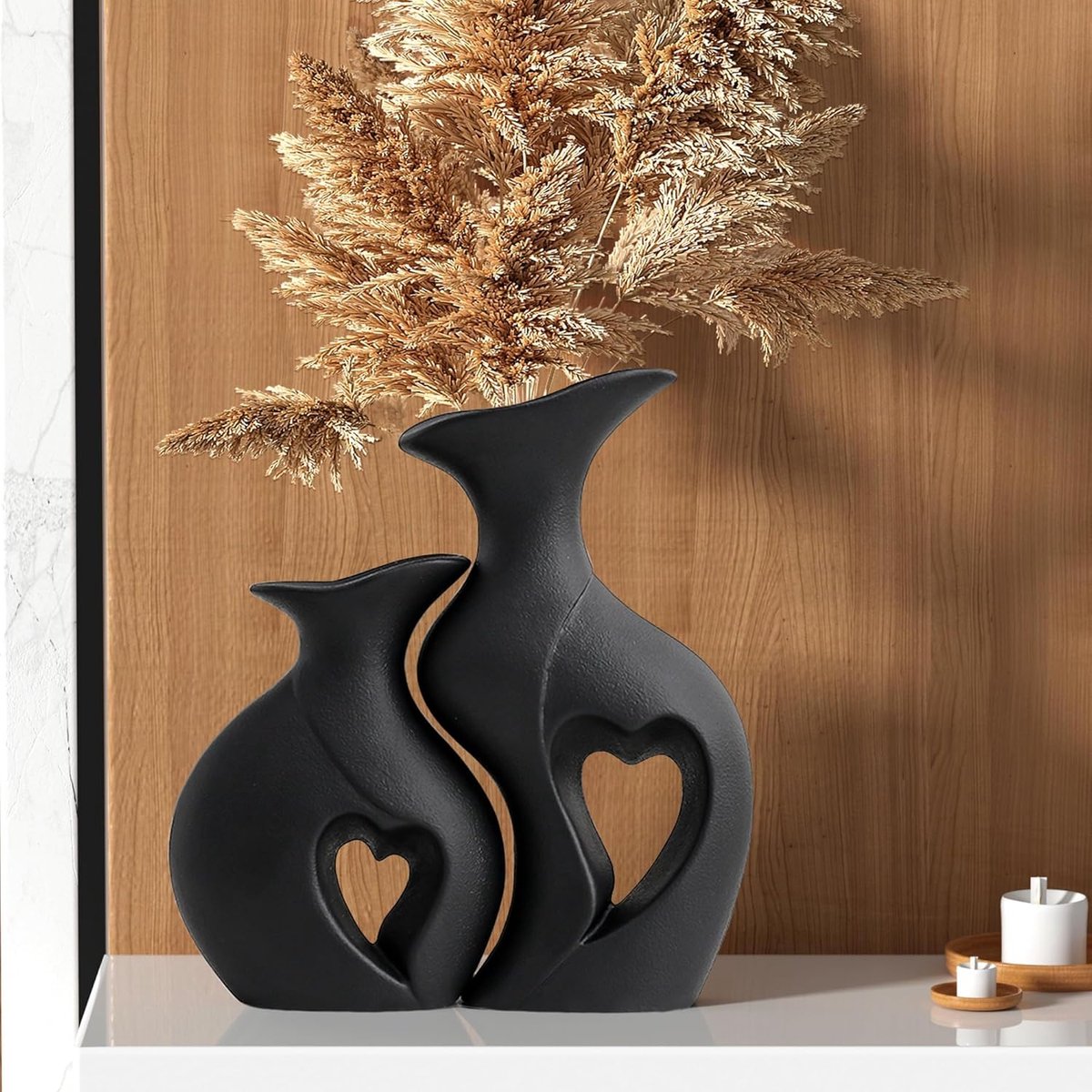 SnelShoppen - 2er Set Zwarte Hartvormige Keramische Vazen | Matte Vazen voor Boho Interieurdecoratie | Moderne Accessoires voor Eettafel, Boekenkast,
