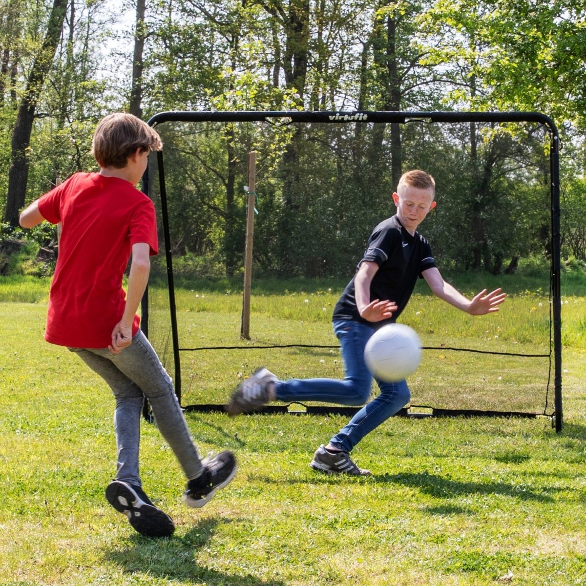 VirtuFit Voetbaldoel Pro - Voetbalgoal - 120 x 80 cm - Stevig metalen frame - Inclusief 4 grondankers - Snelle montage - Buitenspeelgoed voor kinderen — afbeelding 5