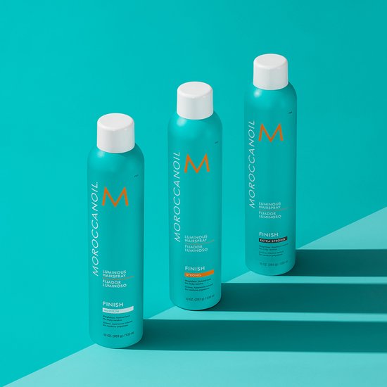 Drie flessen Moroccanoil Luminous Hairspray: twee extra strong, één medium.
