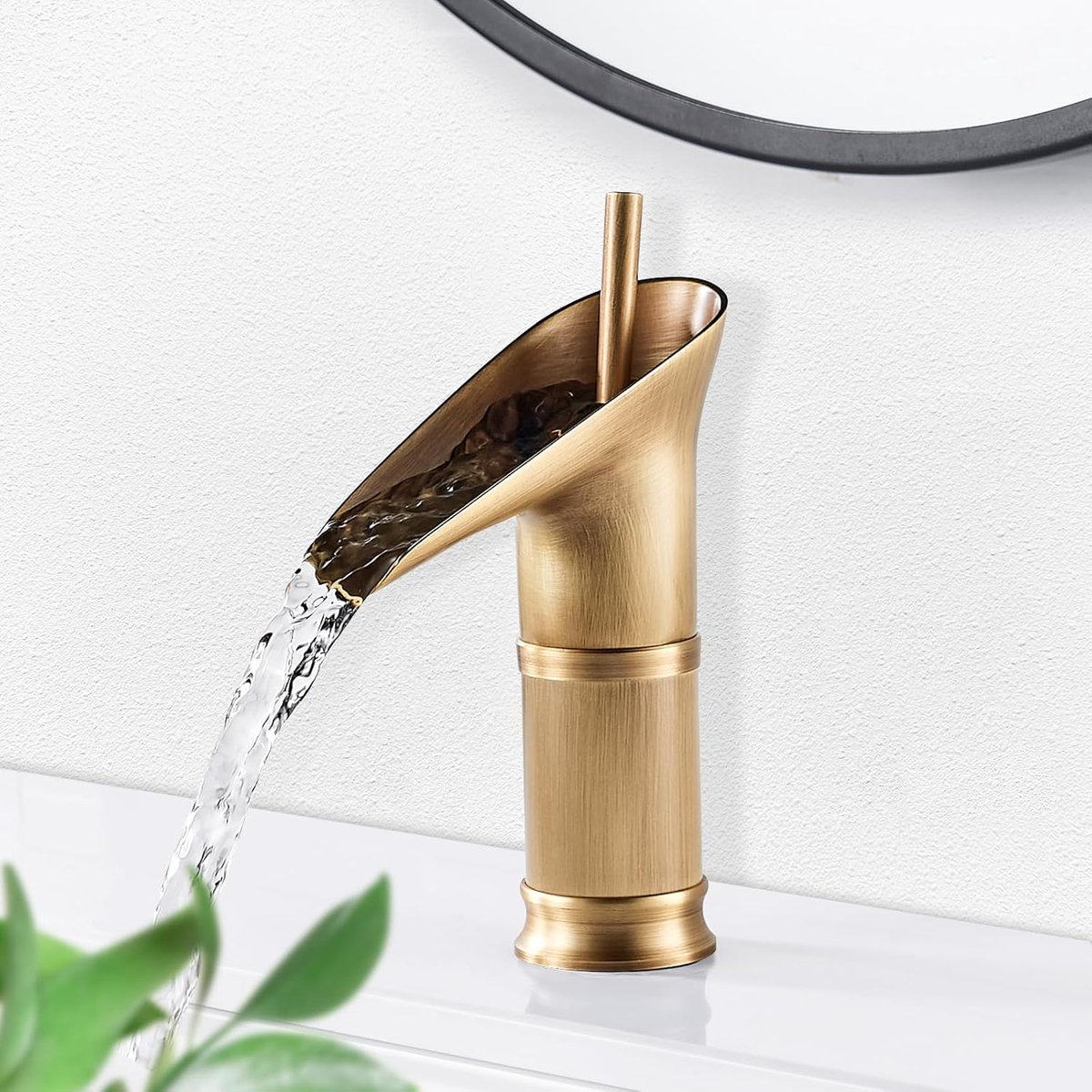 Badkamer Waterfall Kraan - Antiek Messing - Retro Goud - Mooi Waterval Effect - ShopVlot