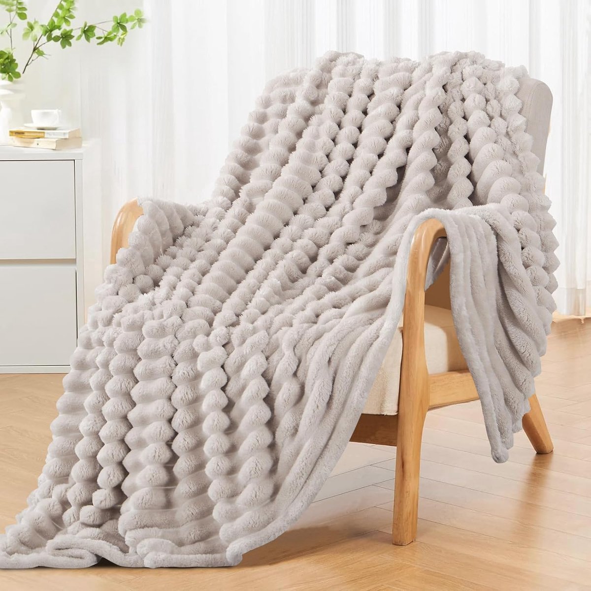 SnelShoppen - Fleece plaid 150 x 200 cm - Zachte flanellen deken voor bed en bank - Beige microvezel deken - Warm en comfortabel voor thuis, camping,