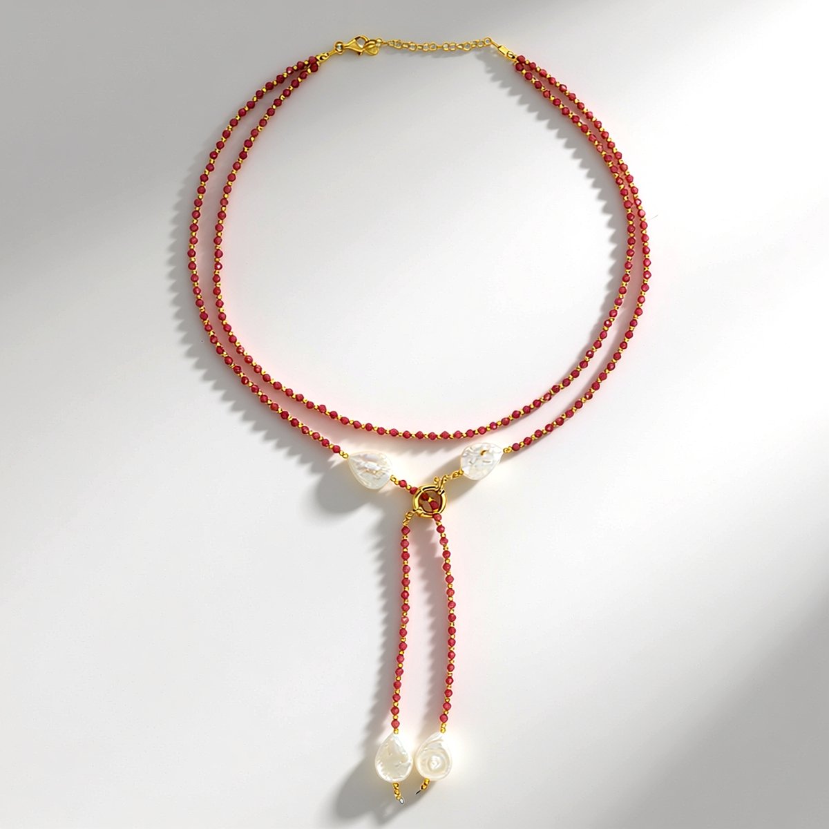 Cavill - Zilveren Halsketting - 925 Sterling Zilver - Witte Zoetwaterparel Peervormig 58ct - Rhodoniet & Gouden Hematiet - Stijlvolle Dames Ketting