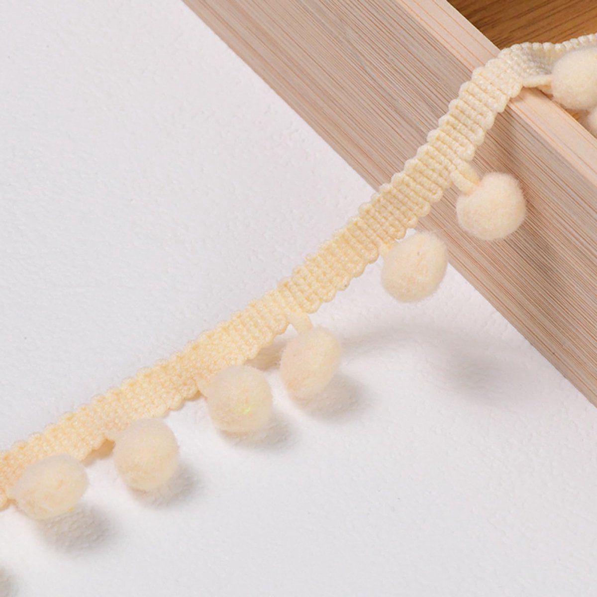 18 meter lange pomponboord, pompon, kwast, franje boord voor naaiwerk, decoraties en knutselprojecten (beige)