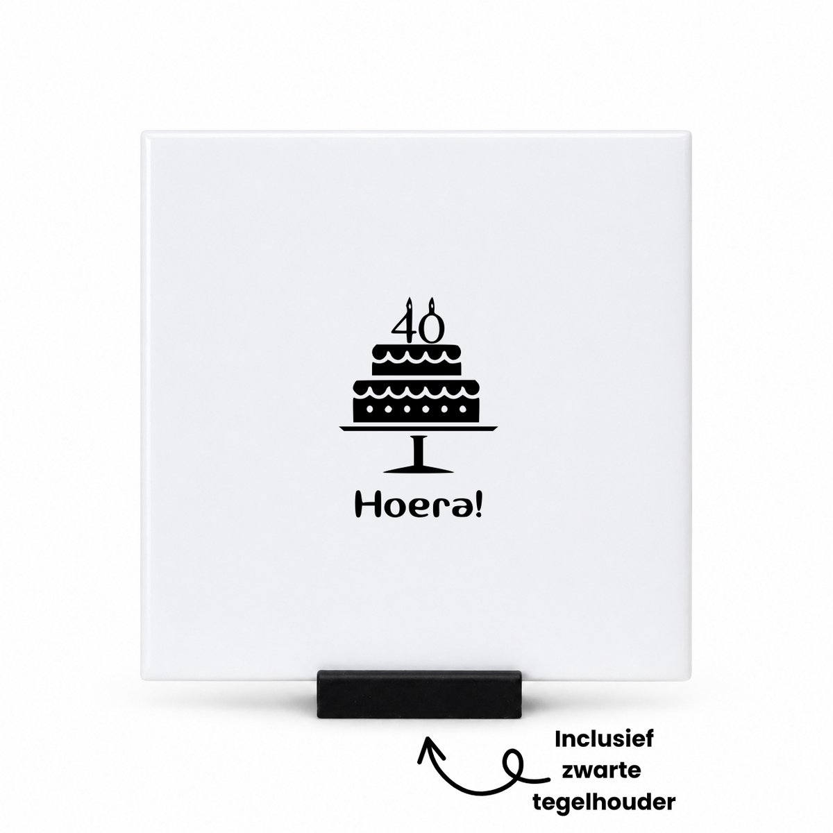 Hacebo Hoera 40 jaar tegeltje met tegelhouder - Verjaardag - jarige job - tegeltjes met tekst - jarig - Leuk cadeau voor iemand die jarig is - spreuktegels - 10.8x10.8 CM Wit
