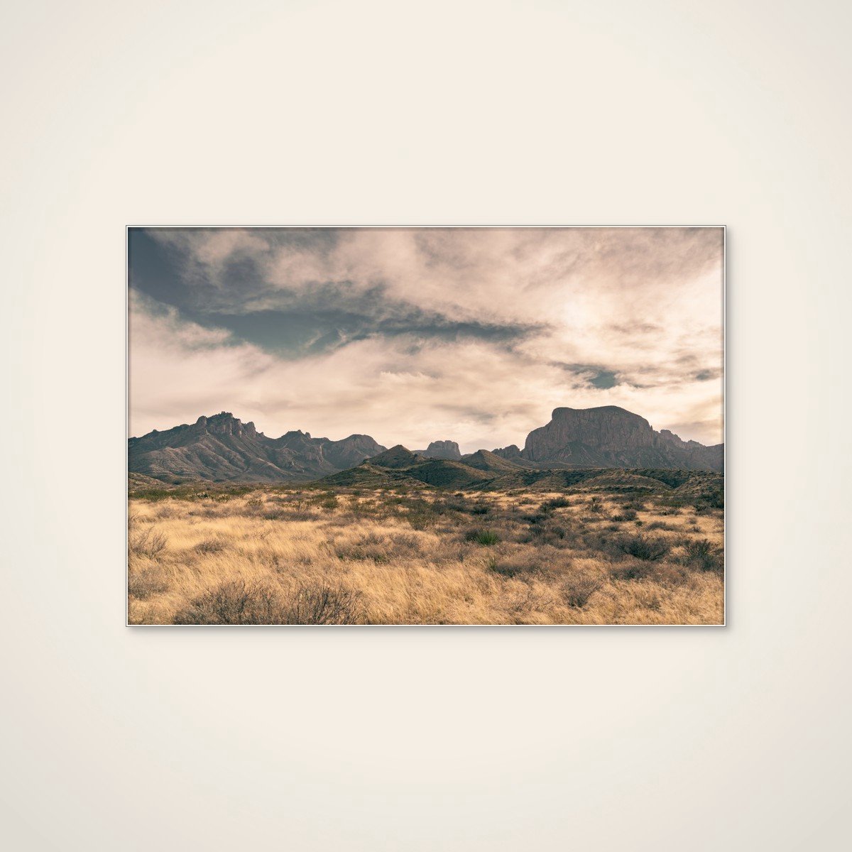 Akoestisch schilderij - 120 x 80 cm - Dramatic Desert Landscape van Courtney Crane - Natuurlijke wanddecoratie - wit textielframe