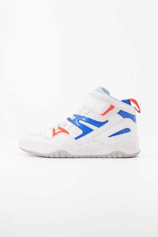 Witte Geox veterschoen met blauwe en oranje accenten en klittenbandsluiting aan de zijkant.