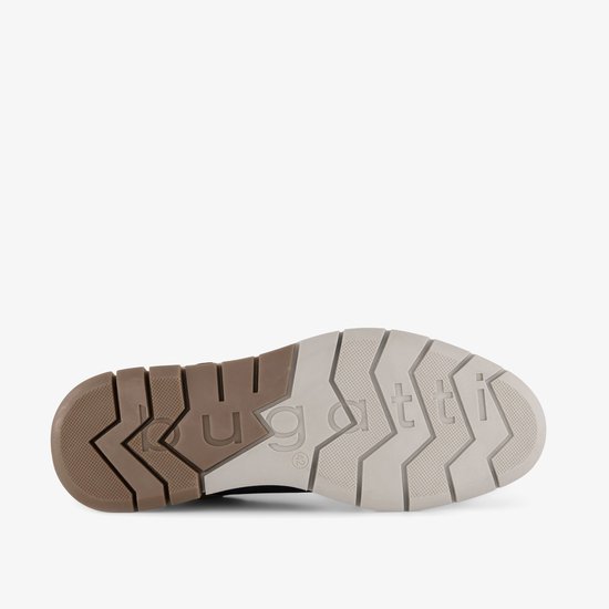 Zool van een donkerblauwe sneaker met 'bugatti' logo en bruine accenten.
