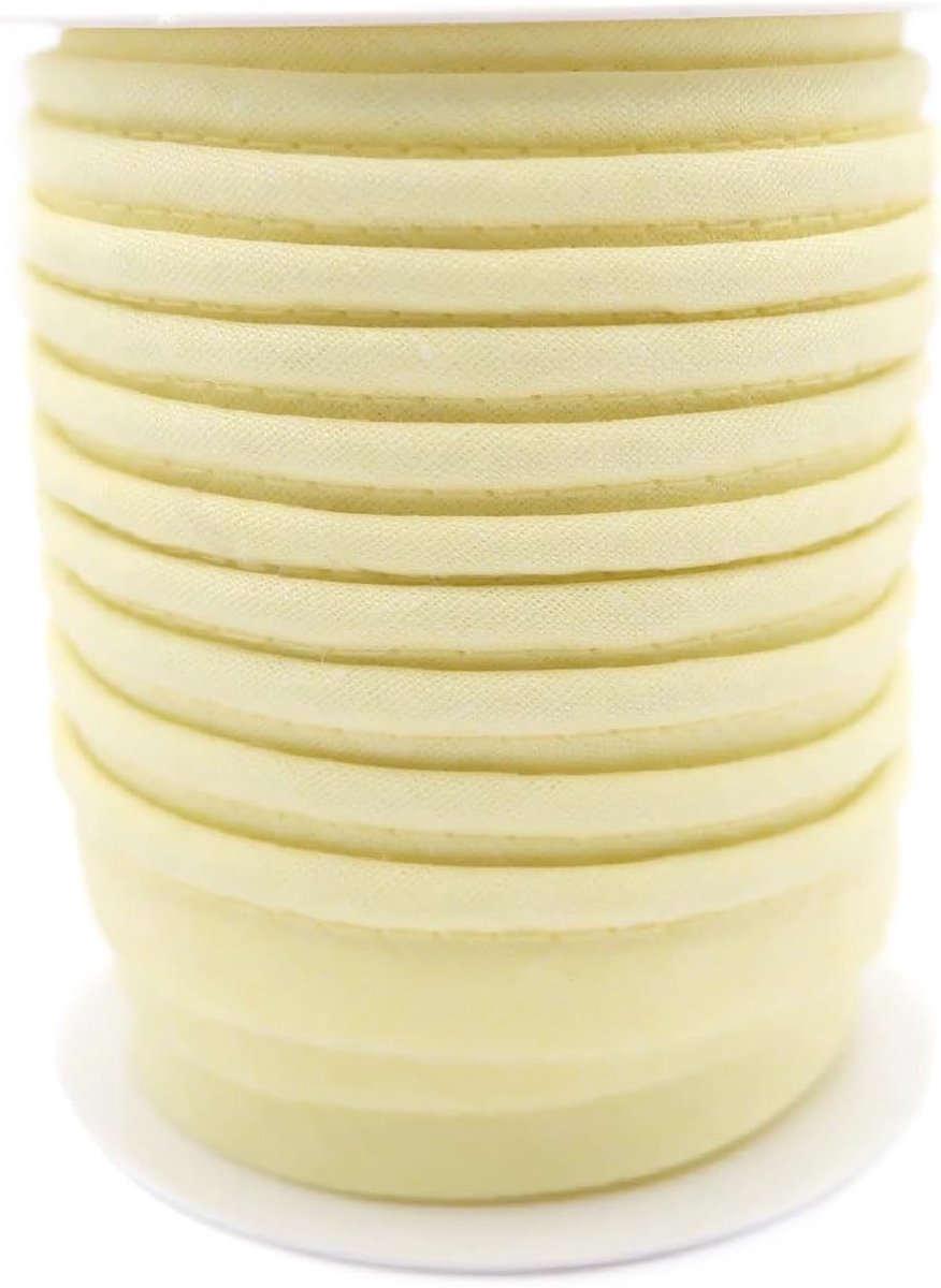 = Randkant Voor Naai-, Decoratie- en Knutselprojecten. Samenstelling 50% Katoen en 50% Polyester. Totale Breedte van 15 mm, Koord van 5 mm en Flap van 10 mm. 10 Meter Haspel - (Licht Geel)