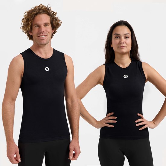 Mannen en vrouwen dragen een zwarte mouwloze wielertop met het Rogelli logo op de borst. Ze staan op een witte achtergrond.