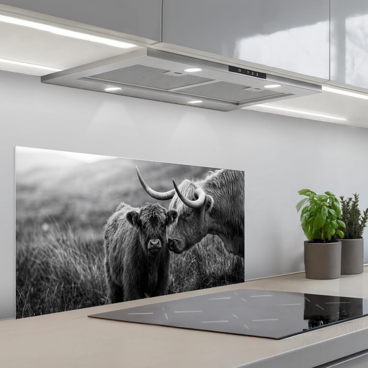 Keukenachterwand 45x90 cm zelfklevend keuken decoratie accessories home kitchen spatscherm Schotse hooglander - Kalf - Zwart - Wit