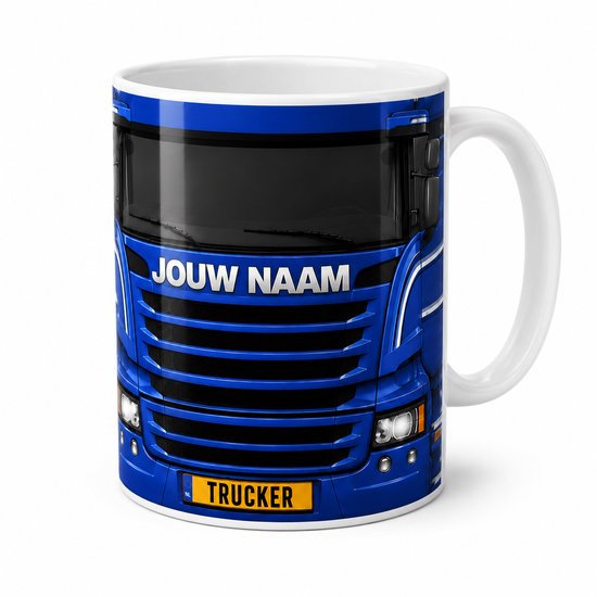 Tasse bleue avec cabine de camion imprimée, 'JOUW NAAM' et 'TRUCKER' sur la plaque d'immatriculation.