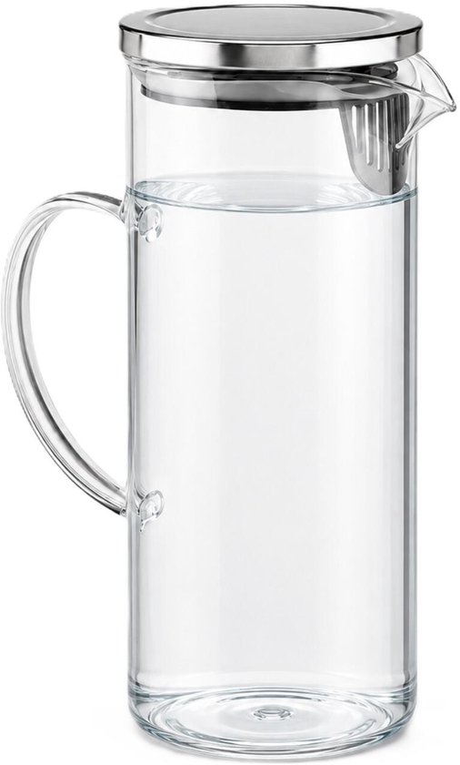 Glazen schenkkan met een zilverkleurig deksel en handvat, gevuld met water.