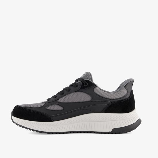 Zwarte en grijze herensneaker met veters en witte zool. "Skechers Slip-ins" op de zijkant.