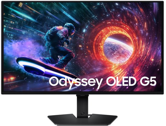 De Samsung Odyssey G5 gaming monitor toont een astronaut op een hoverboard, voor een gloeiend kosmisch gat.