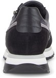 Zwarte sneaker met blauwe en zilverkleurige accenten, suède en gladde panelen, rits en veters.