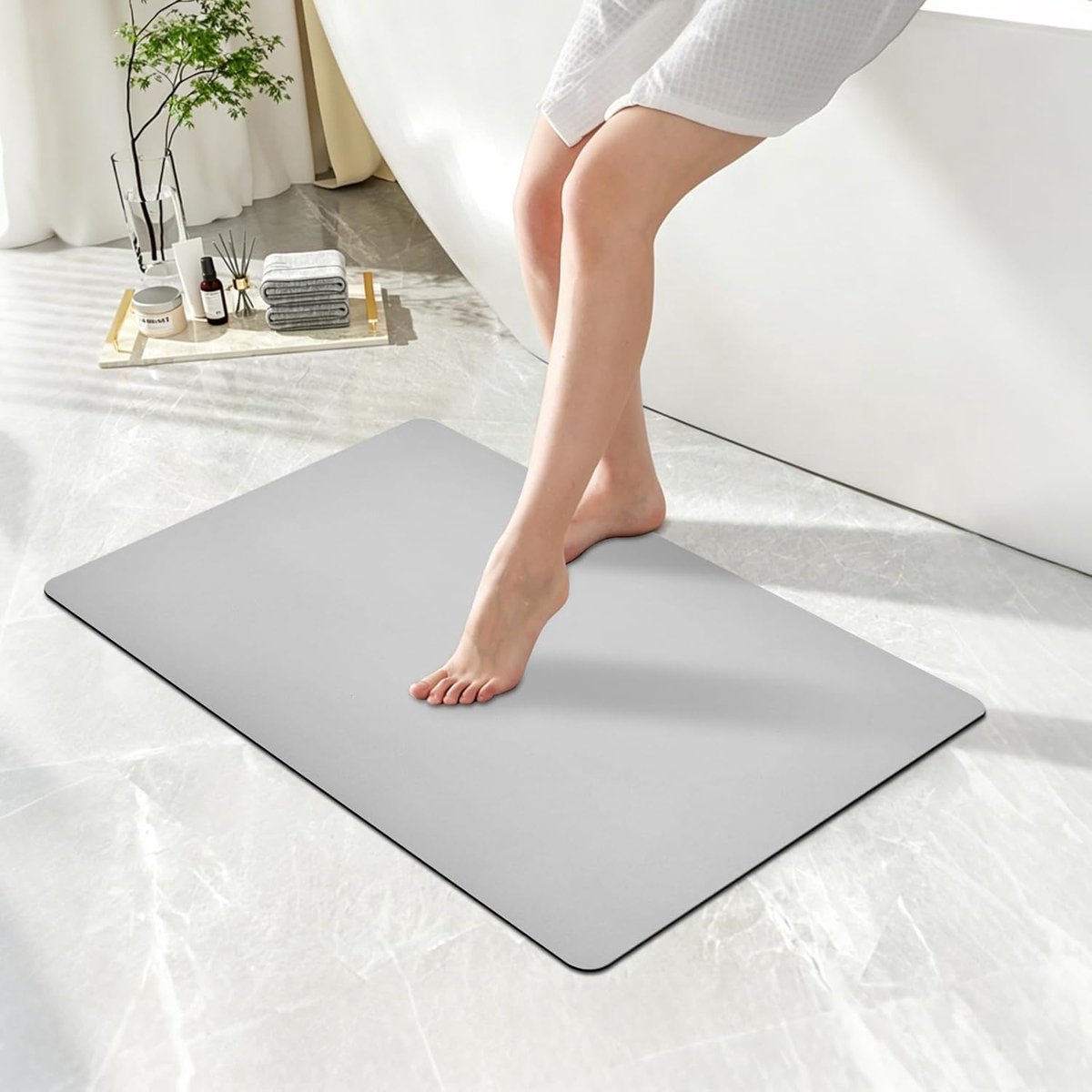 Antislip badmat, 43 x 120 cm, sneldrogend en absorberend, dun wasbaar badkamertapijt voor douche en toilet, grijs