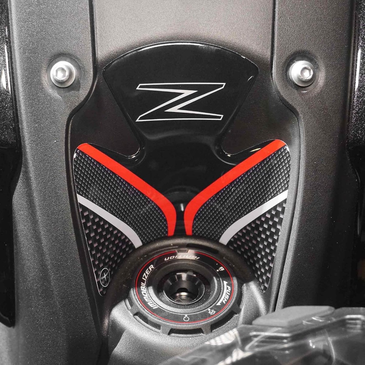3D motorfiets sticker contact sleutel onderdeel - resin carbon grijs - ShopVlot