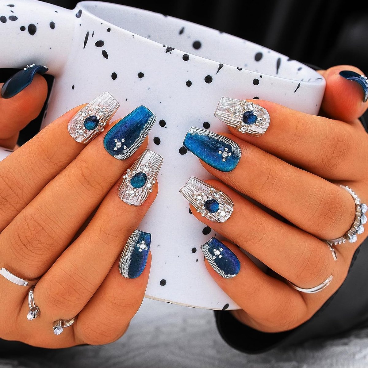 Handgemaakte Press On Nails Medium Coffin Acryl Valse Nagels met Zilver Pailletten Patroon Glanzende Kunstnagels Salon Nagels voor Vrouwen en Meisjes 10 Stuks (Blauw3)