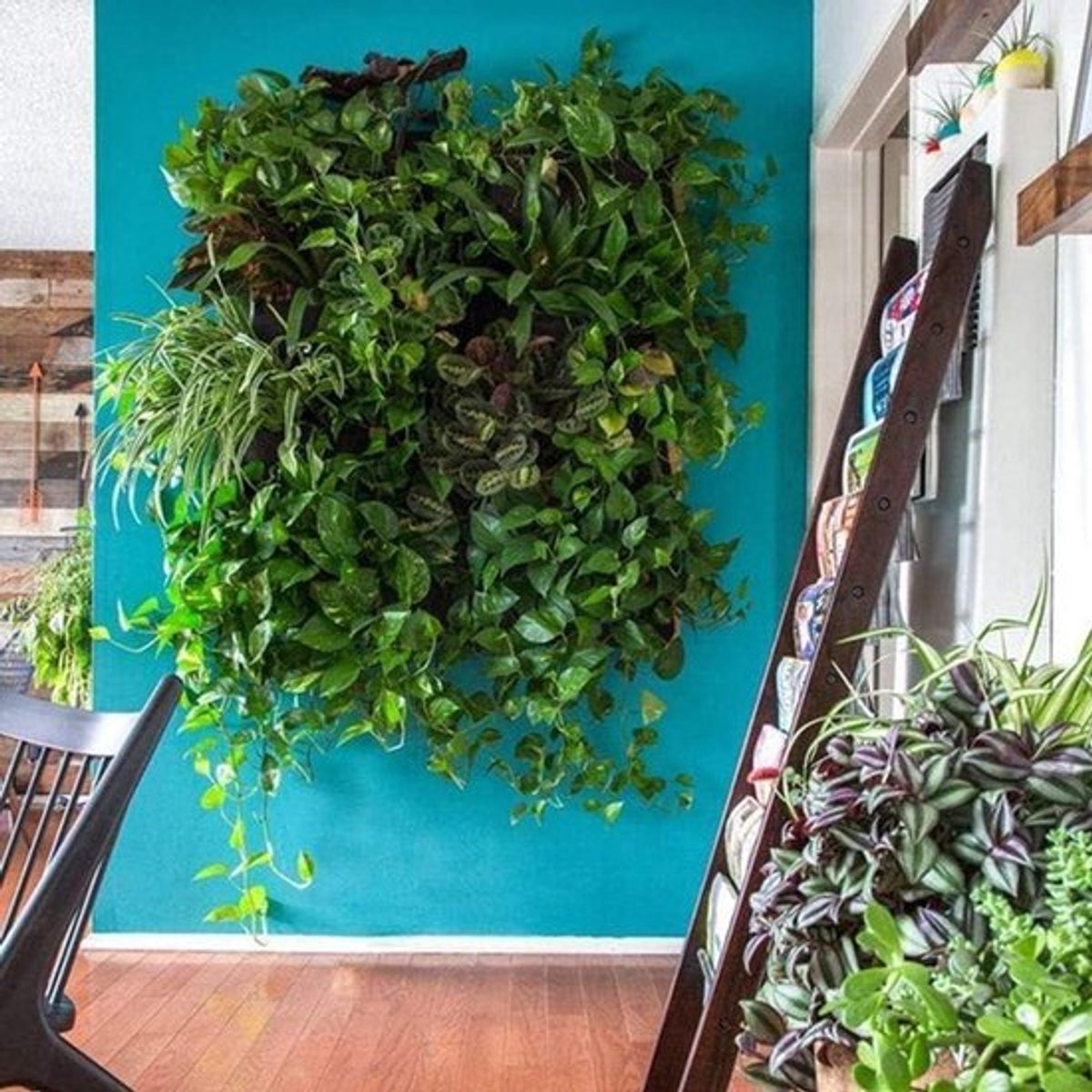 Set van 36 zwarte verticale groeizakken voor buiten, ideaal voor het kweken van planten op balkon of terras met duurzaam materiaal en praktische indeling
