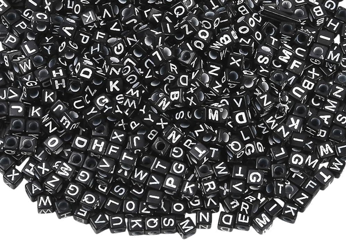 1000 stuks zwarte vierkante letterkraal alfabet kubus kralen bulk 6 x 6 mm acryl willekeurige A tot Z initiële losse bedels spacers kit voor sieraden maken armband ketting sleutelhanger
