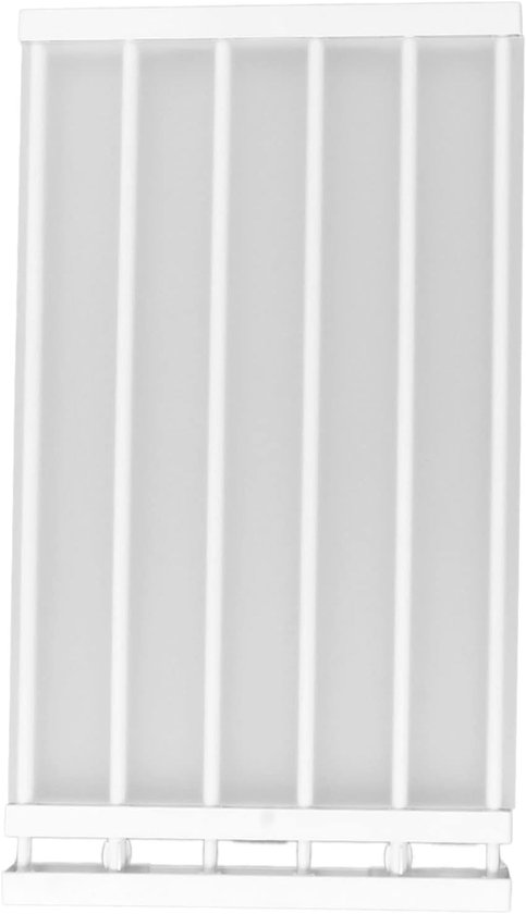 Close-up van een witte uitschuifbare plank met gestreepte transparante panelen.