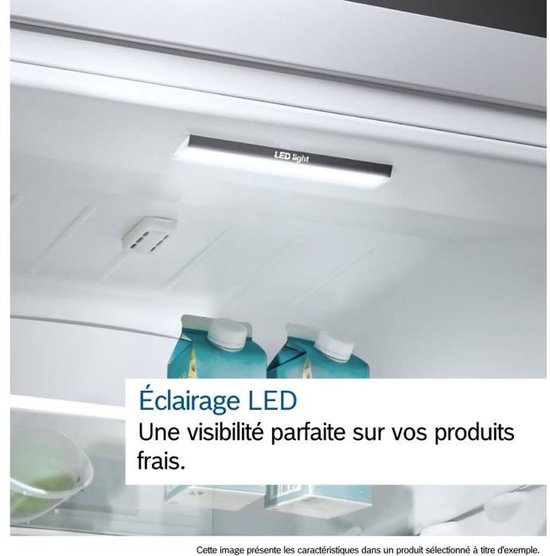 Bovenzijde koelkast met LED verlichting en twee pakken melk.
