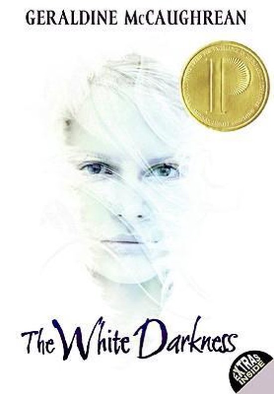 Couverture du livre 'The White Darkness' avec un visage flou et une médaille dorée.