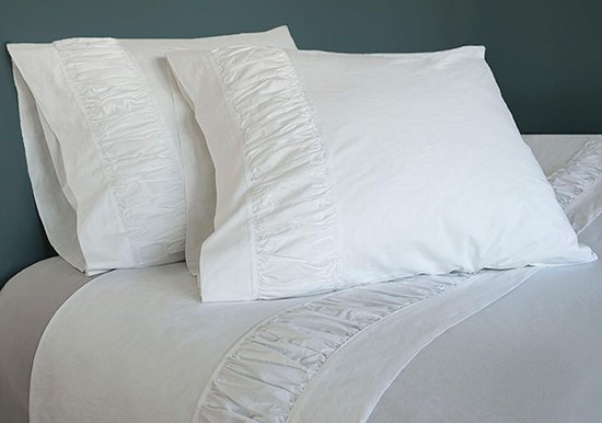 Ensemble de draps de luxe DeSafo Portofino Coton percal lavé 200TC: drap de dessus blanc. Dimensions: 240 X 280 cm avec deux taies d'oreiller 60 X 70 cm.