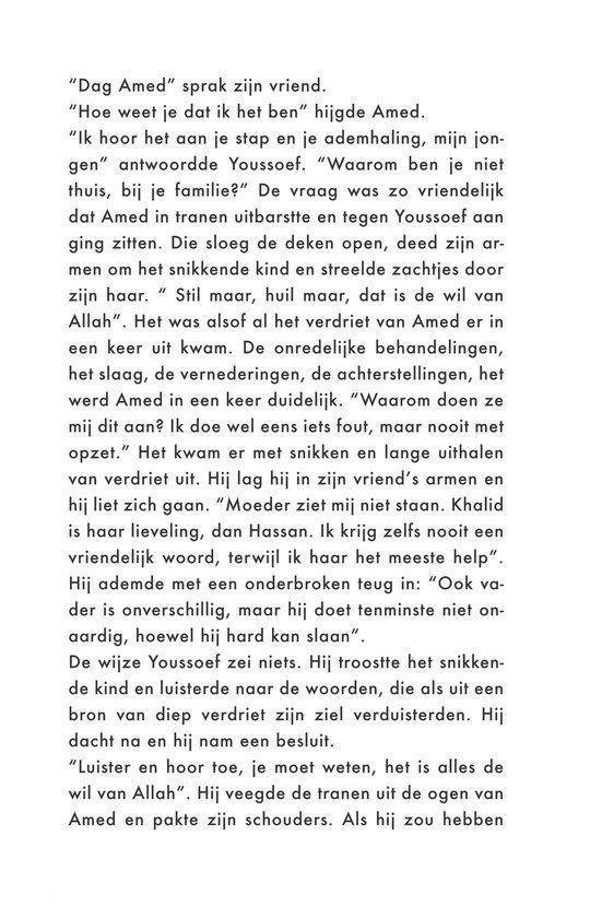 Amed is verdrietig en vraagt zich af waarom hij het zo moeilijk heeft. Youssouf troost hem.