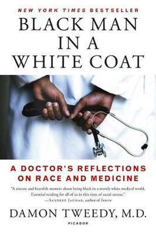 Boekomslag van Black Man in a White Coat, met handen van een zwarte man die een stethoscoop vasthouden. Tekst: A DOCTOR'S REFLECTIONS ON RACE AND MEDICINE.