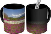 Magische Mok - Foto op Warmte Mok - Kleurrijk landschap met veel vlambloemen - 350 ML