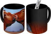 Magische Mok - Foto op Warmte Mok - Koeien - Bruin - Gras - 350 ML