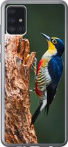 Geschikt voor Samsung Galaxy A52 5G hoesje - Close-up van een kleurrijke vogel op de zijkant van een boomstronk - Siliconen Telefoonhoesje