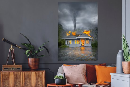 Muurstickers - Sticker Folie - Een huis staat in de brand met een tornado - 80x120 cm - Plakfolie - Muurstickers Kinderkamer - Zelfklevend Behang - Zelfklevend behangpapier - Stickerfolie