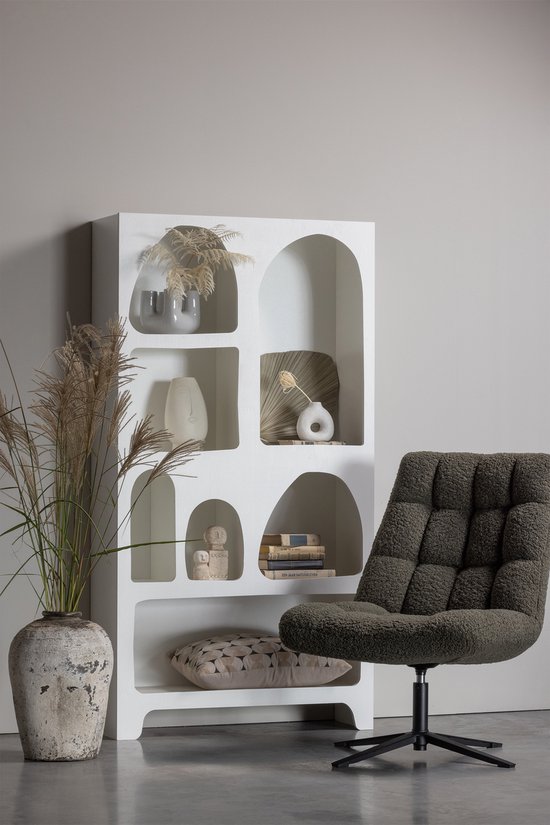 Groene teddy fauteuil met open rug en draaipoot.