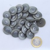 100 Grijze knopen op voetje 20mm, deels metaal, deels polyester.