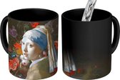 Magische Mok - Foto op Warmte Mokken - Koffiemok - Meisje met de parel - Bloemen - Oude meesters - Magic Mok - Beker - 350 ML - Theemok