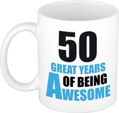 50 grandes années d'être génial Mug blanc et bleu - Mug / tasse cadeau - 50e anniversaire - Abraham