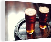 Deux délicieuses bières pression sur un tonneau en bois Toile 30x20 cm - petit - Tirage photo sur toile (Décoration murale salon / chambre)