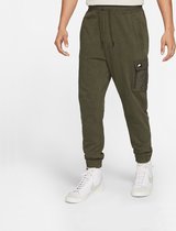 Nike Sportswear Lightweight Essential pants - maat M
