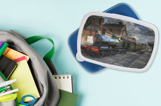 Boîte à pain Blauw - Boîte à lunch - Boîte à pain - Une locomotive à vapeur dans un village pittoresque - 18x12x6 cm - Enfants - Garçon - Cadeau Sinterklaas - Distribution de cadeaux pour enfants - Cadeaux chaussures Sinterklaas