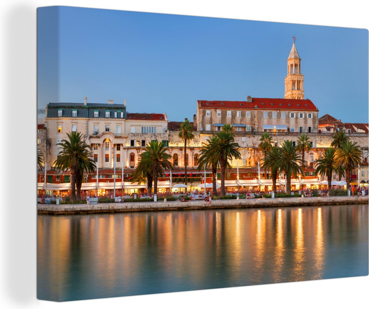 Canvas Schilderij Verlichting voor het Paleis van Diocletianus in Kroatië - 90x60 cm - Wan