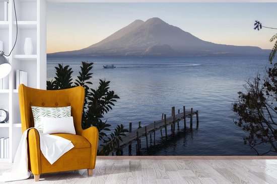 Lac Atitlán lors d'un lever de soleil au Guatemala papier peint photo vinyle largeur 390 cm x hauteur 260 cm - Tirage photo sur papier peint (disponible en 7 tailles)