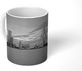 Mok - Rotterdam in oranje gloed van de zonsondergang - zwart wit - 350 ML - Beker