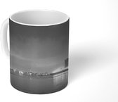 Mok - Panorama van Karachi in de avond - zwart wit - 350 ML - Beker