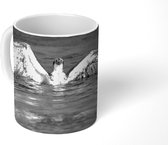 Mok - Visarend in het water - zwart wit - 350 ML - Beker