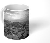 Mok - Panoramische zonsondergang van de stad Guiyang in het Chinese Guizhou - zwart wit - 350 ML - Beker