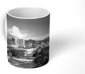 Mok - Skyline van een havenstad in Colombia - zwart wit - 350 ML - Beker