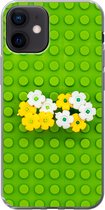 Geschikt voor iPhone 12 hoesje - Ondervloer met bloemen - Siliconen Telefoonhoesje